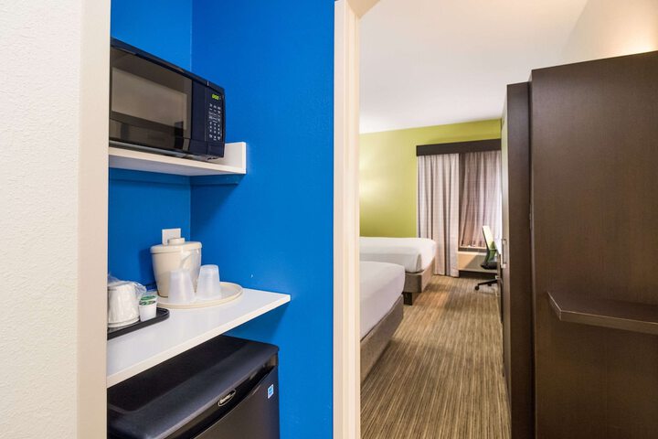 Room 12 of 28
