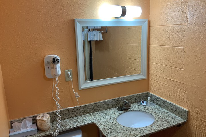 Room 37 of 65