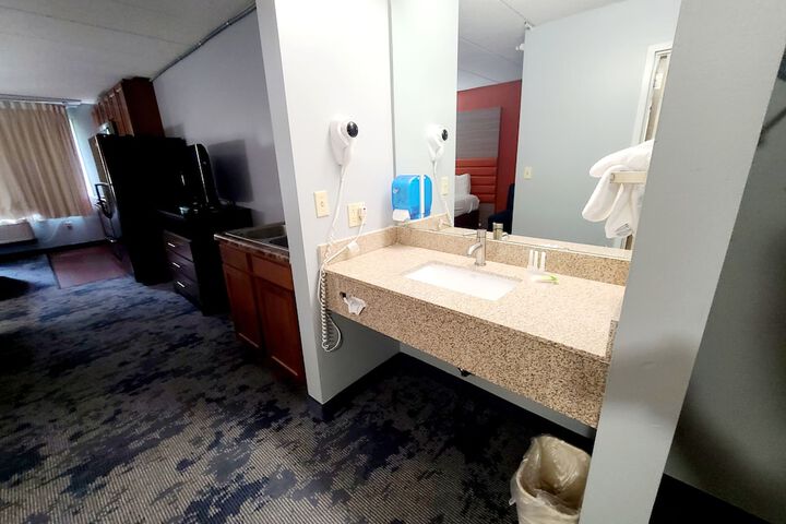 Room 53 of 100
