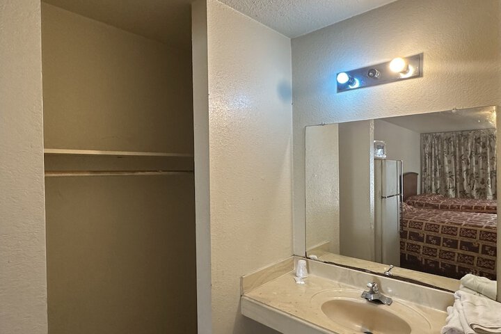 Travel Inn by OYO La Marque Texas City I-45