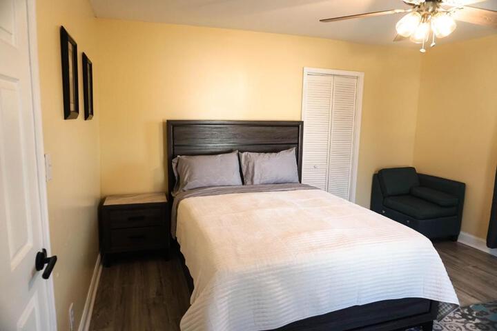 Lincoln Manor - Newly Renovated 1mile from PHL Airport and Sports Stadiums