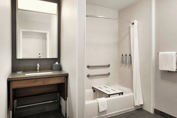Courtyard Minneapolis St. Paul / Roseville by Marriott