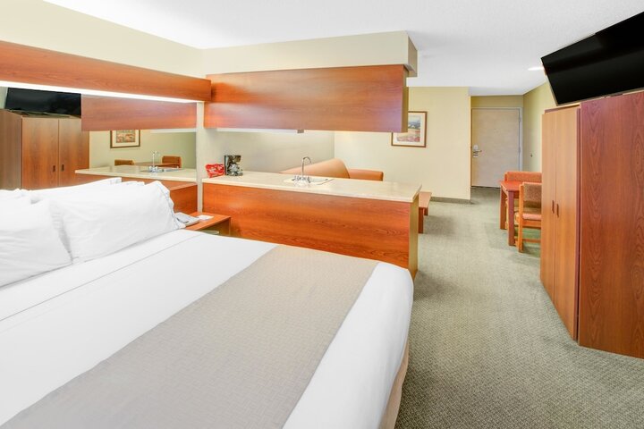 Room 6 of 17