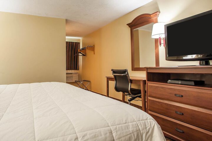 Econo Lodge Newton
