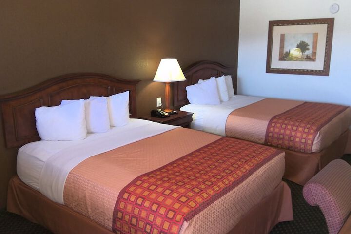 Room 10 of 16