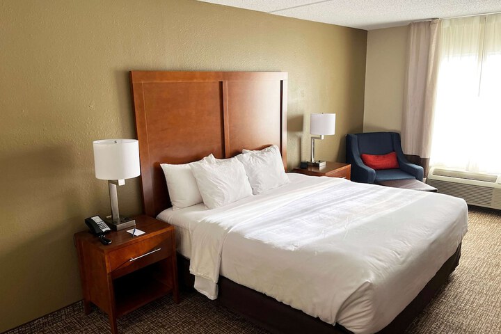 Room 10 of 33
