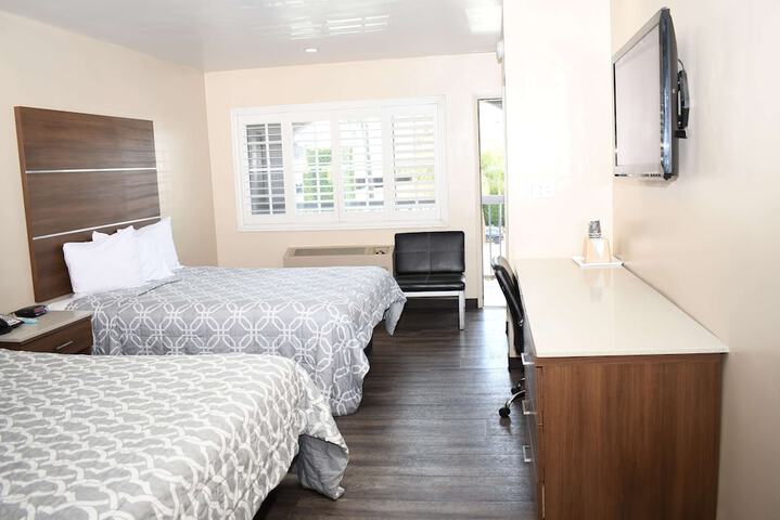 Room 13 of 33