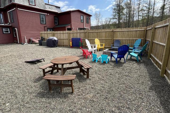 2 Bed Berkshire Apt minutes to Jiminy Peak Ski