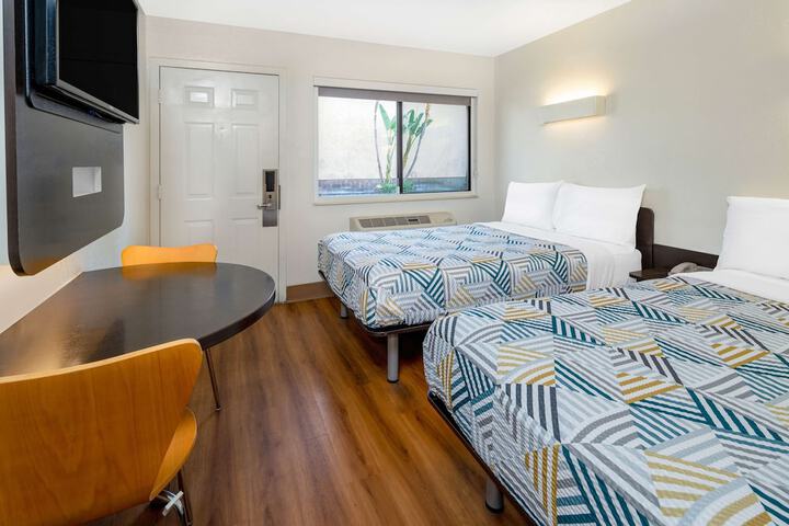 Room 10 of 25