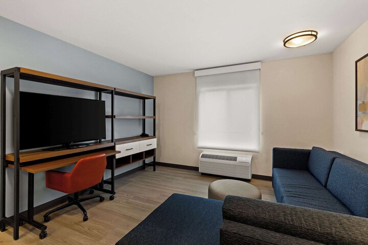 Room 28 of 35