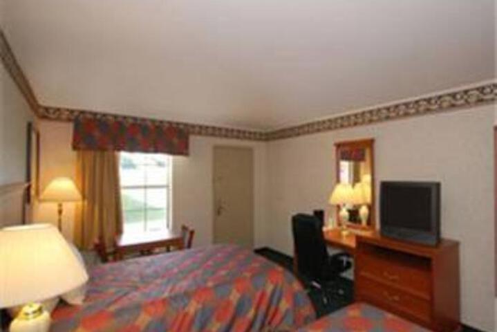 Super 8 by Wyndham Cave City