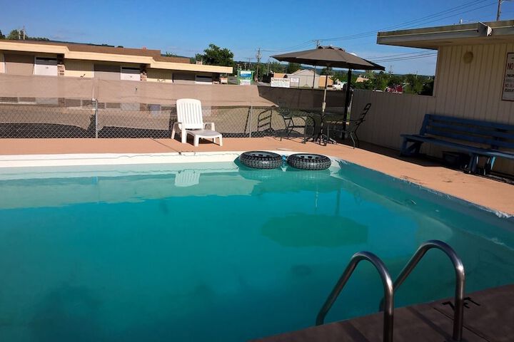 Pool 11 of 38