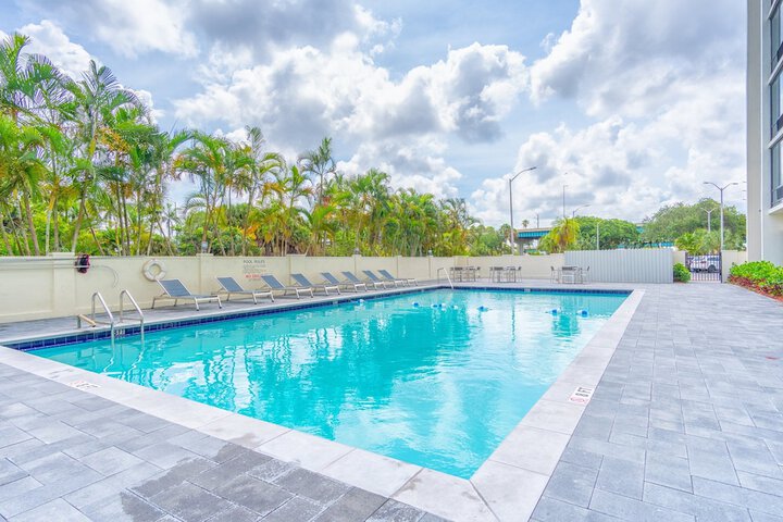 Pool 10 of 37
