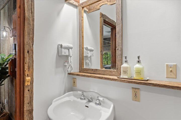 Laurel Valley Mountain Retreat