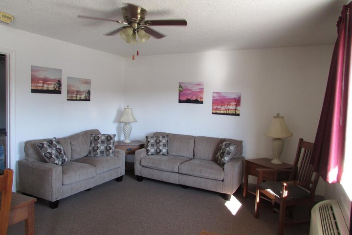 Douglas Inn & Suites