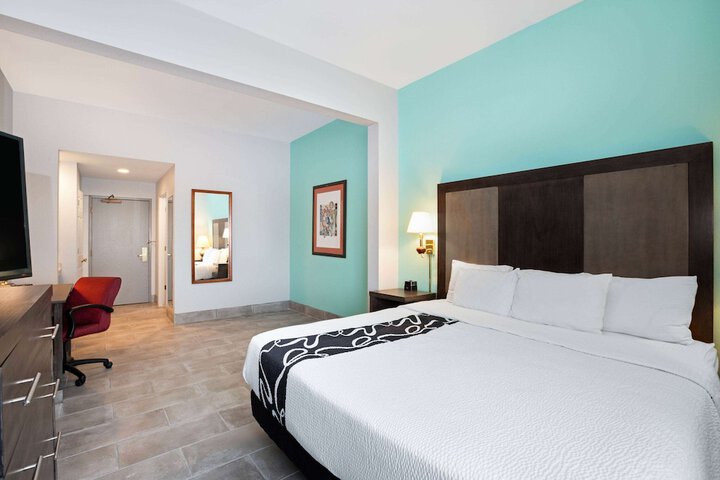 La Quinta Inn & Suites by Wyndham Omaha Airport Downtown
