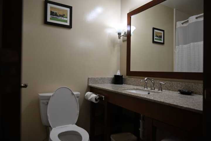 Giles Hotel Inn & Suites