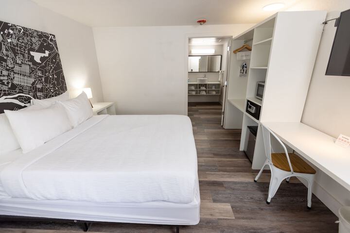 Room 18 of 48