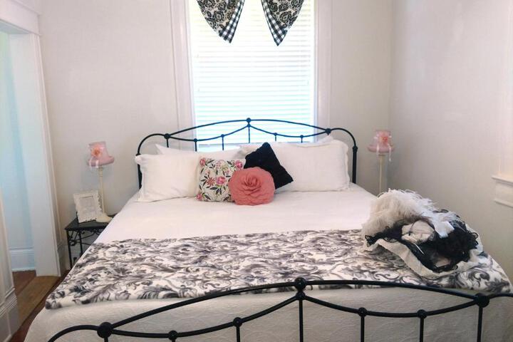 Sandstone Street Bed and Breakfast