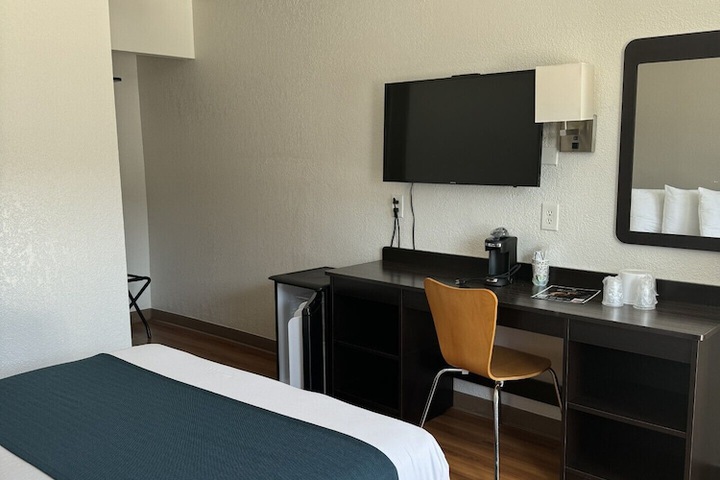 Room 32 of 67