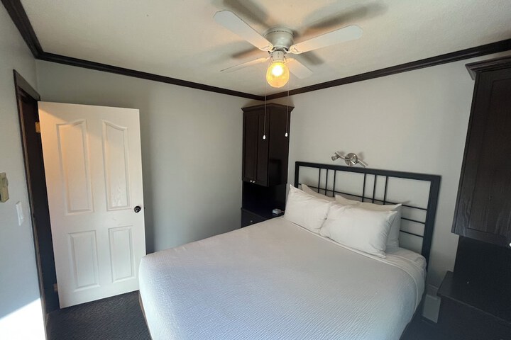 Room 26 of 76
