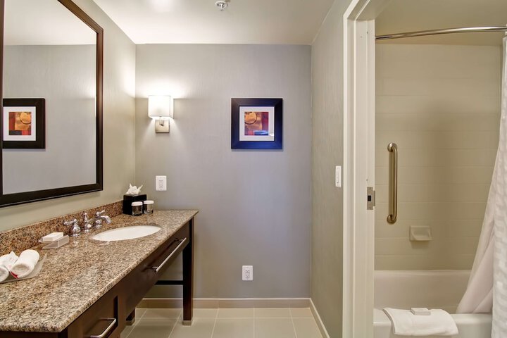 Room 28 of 40
