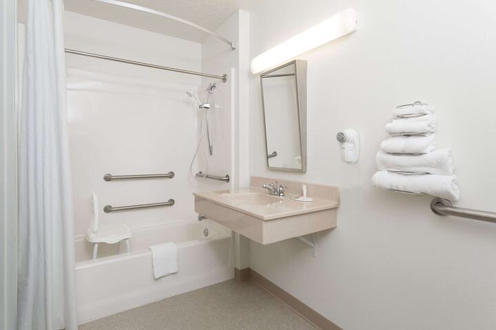 Room 6 of 15
