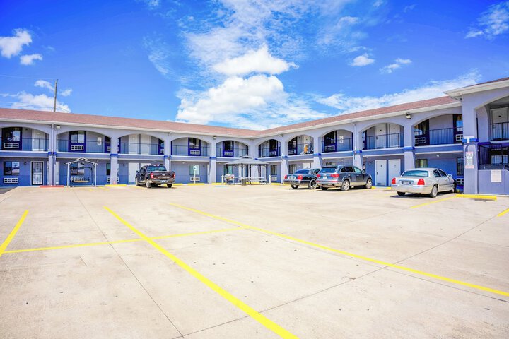Hotel 4 of 70