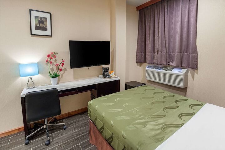 Room 11 of 25