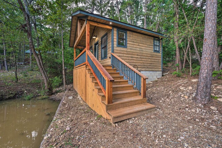Romantic Broken Bow Cabin w / Jacuzzi & Fire Pit!