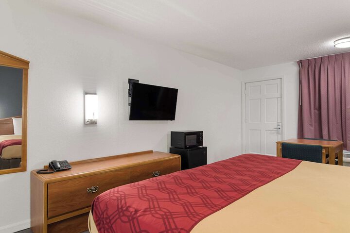 Room 18 of 32