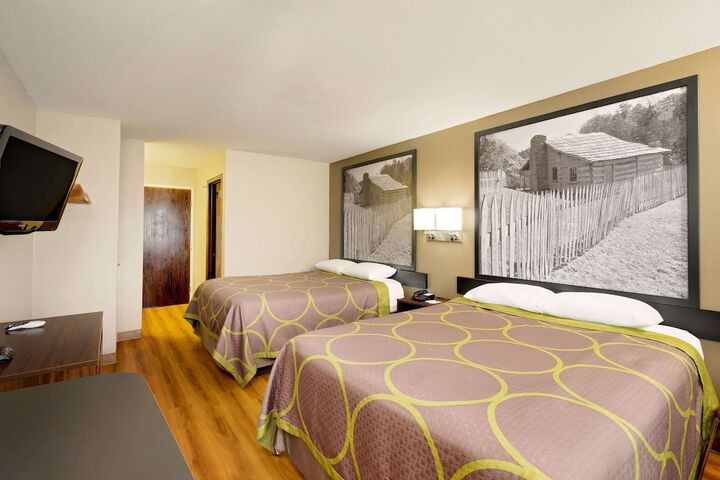 Room 28 of 33