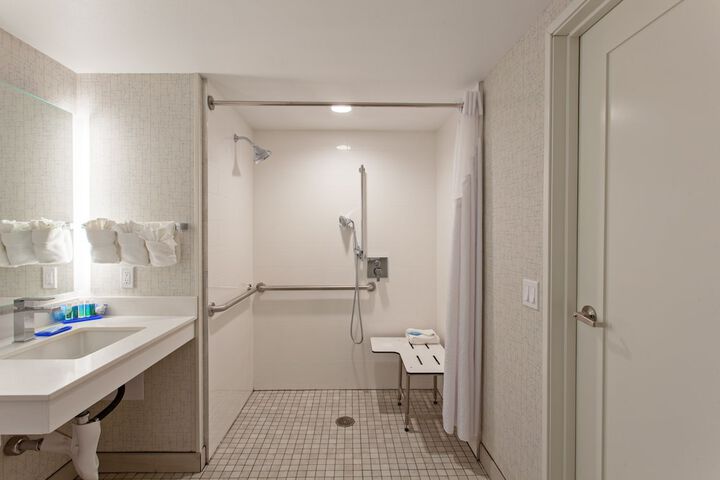 Room 34 of 59