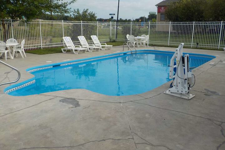 Pool 4 of 30