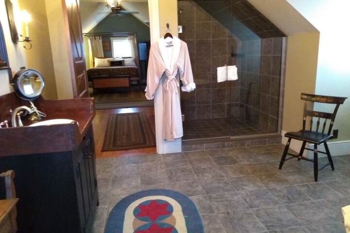 Room 32 of 65