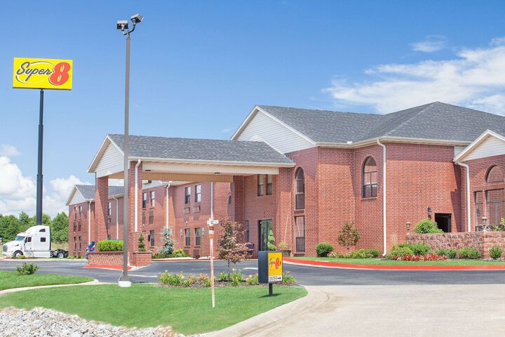 Super 8 by Wyndham Lowell / Bentonville/Rogers Area