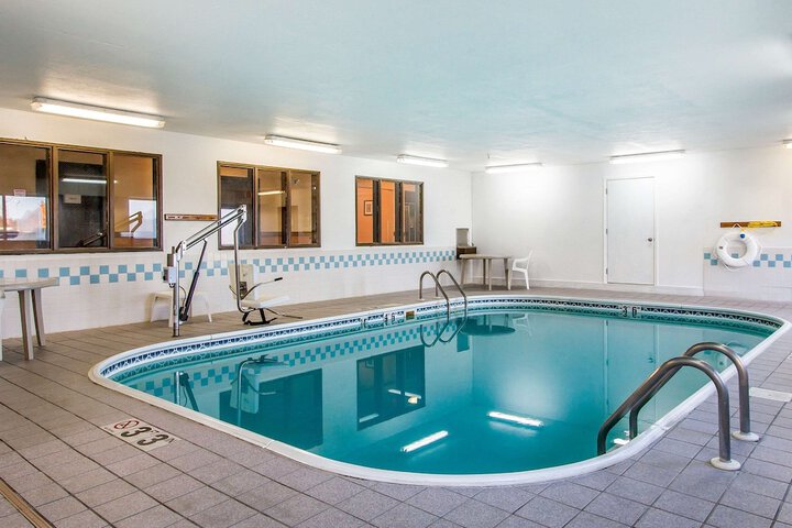 Econo Lodge Inn & Suites Pekin - Peoria Area