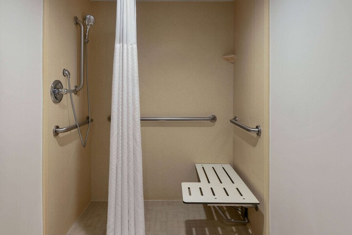 La Quinta Inn & Suites by Wyndham Lake George