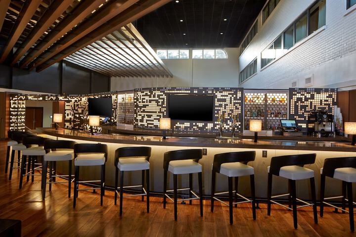 Lounge 54 of 63