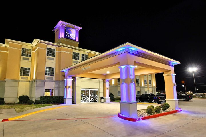 Hotel 4 of 103
