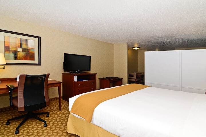 Holiday Inn Express Hotel & Suites Fort Atkinson by IHG