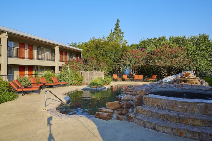 Pool 4 of 53