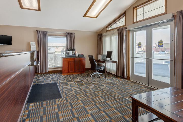 Rodeway Inn & Suites Ontario