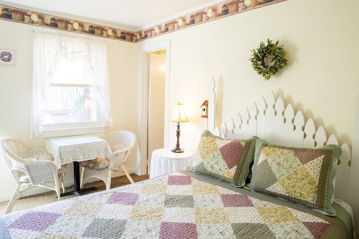 The Chimney Rock Inn & Cottages