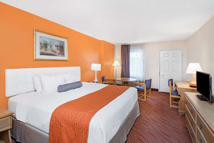 Room 21 of 35