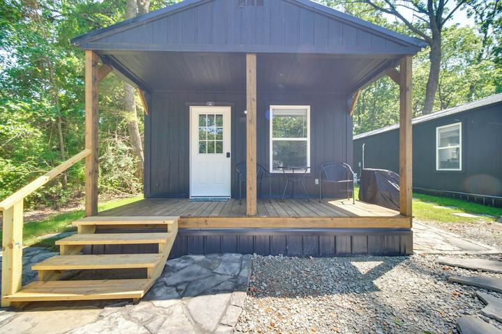 Close to Lake: Grove Cabin w / Shared Fire Pit!