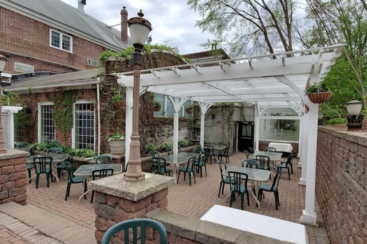 Lowell Inn