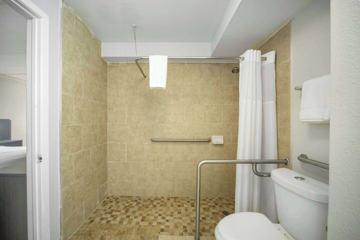 Room 6 of 25