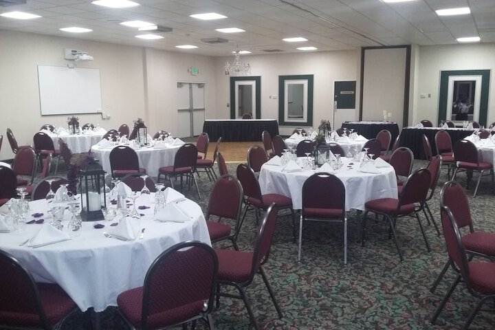 Ballroom/Hall 65 of 72