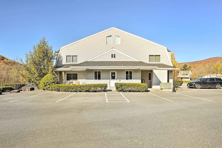 First-floor Hunter Condo 1 Mi to Slopes!